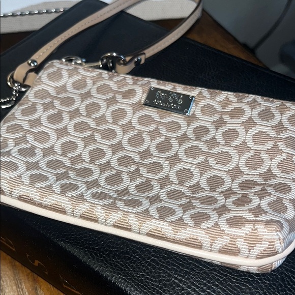 COACH Vintage White and Tan Madison Wristlet Clutch NWOT